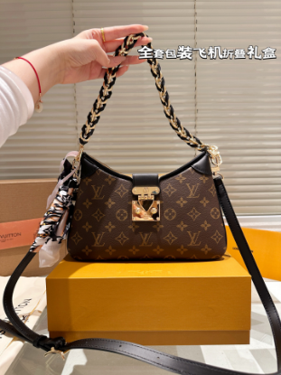 Picture of LV's latest twinny horn model released in May