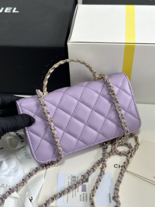 Picture of Chanel 24a Métiers d'art Mobile Phone Bag