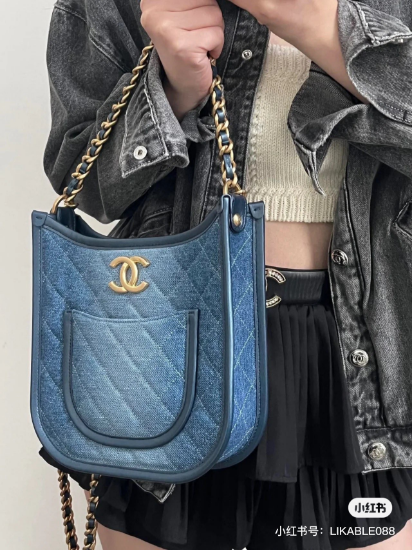 Picture of Chanel An extremely versatile travel bag