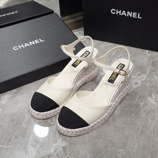 Picture of top-level version. Chanel's rope sandals with color-blocking thick soles and wedge heels