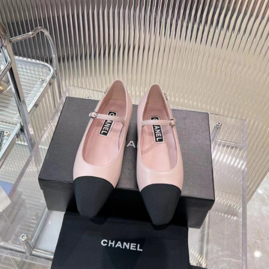 Picture of Chanel's new style in the 24 early spring collection, shoes with an oblique square toe