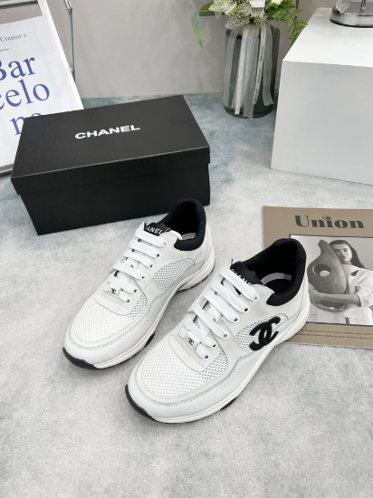 Picture of Chanel's 2023 new-color casual sports shoes, which were the runway models of Chanel during Paris Fashion Week