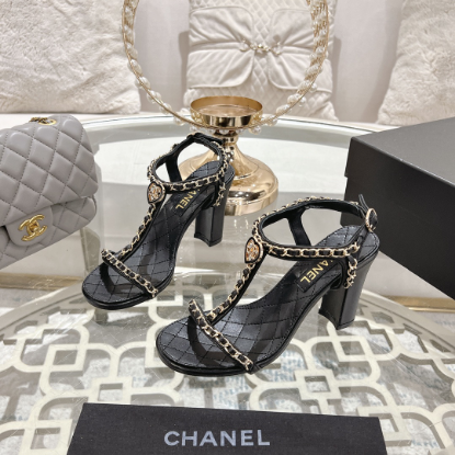 Picture of The sandal style in Chanel's 2025SS latest runway fashion collection is definitely a must-have for your summer shoe cabinet.