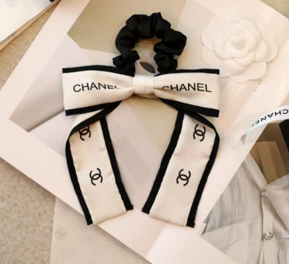 Picture of Chanel's Métiers d'Art collection  The bowknot hair ties from Chanel, the top-notch accessories, are perfectly practical and versatile