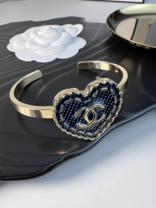 Picture of Chanel's new denim accessories in the 24P collection: Heart-shaped bracelet.