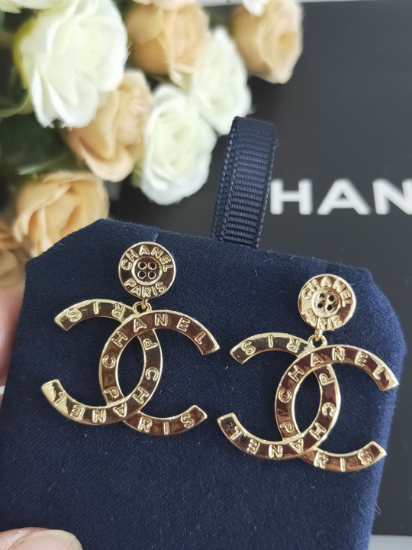 Picture of These are Chanel's new button-shaped letter stud earrings